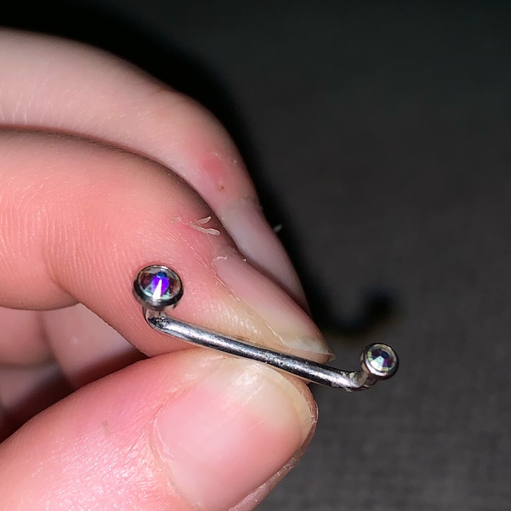 Flat surface barbell w/ flat bottom threaded gems